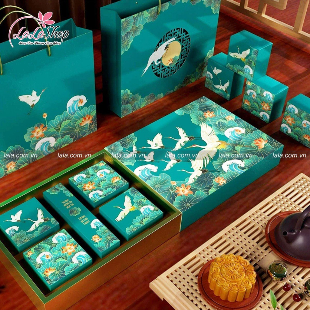 Hộp 4 bánh trung thu kèm trà hộp giấy ép kim cao cấp sang trọng tặng bạn bè, đối tác, doanh nghiệp