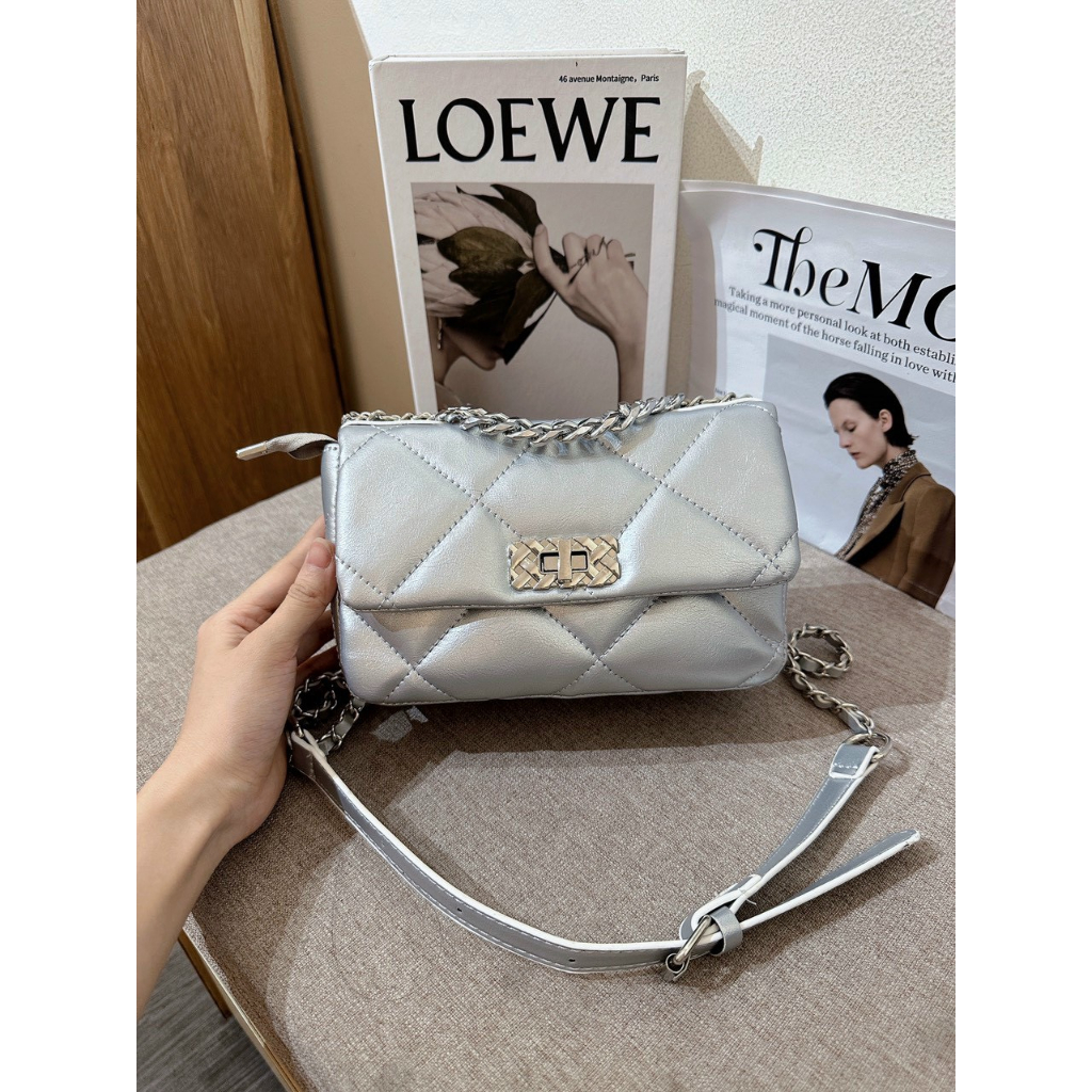 Túi xách nữ đeo vai đeo chéo dây xích họa tiết ô vuông khóa xoay - T70