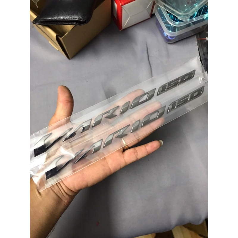 Tem chữ vario 150 nhựa dẽo  dán thay thế chữ zin khi bị gãy có 3 màu