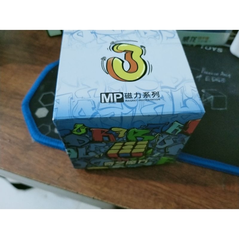 Combo 2 cube đến từ hãng qiyi, Xman tỏ v3 bản standard, và MP3.