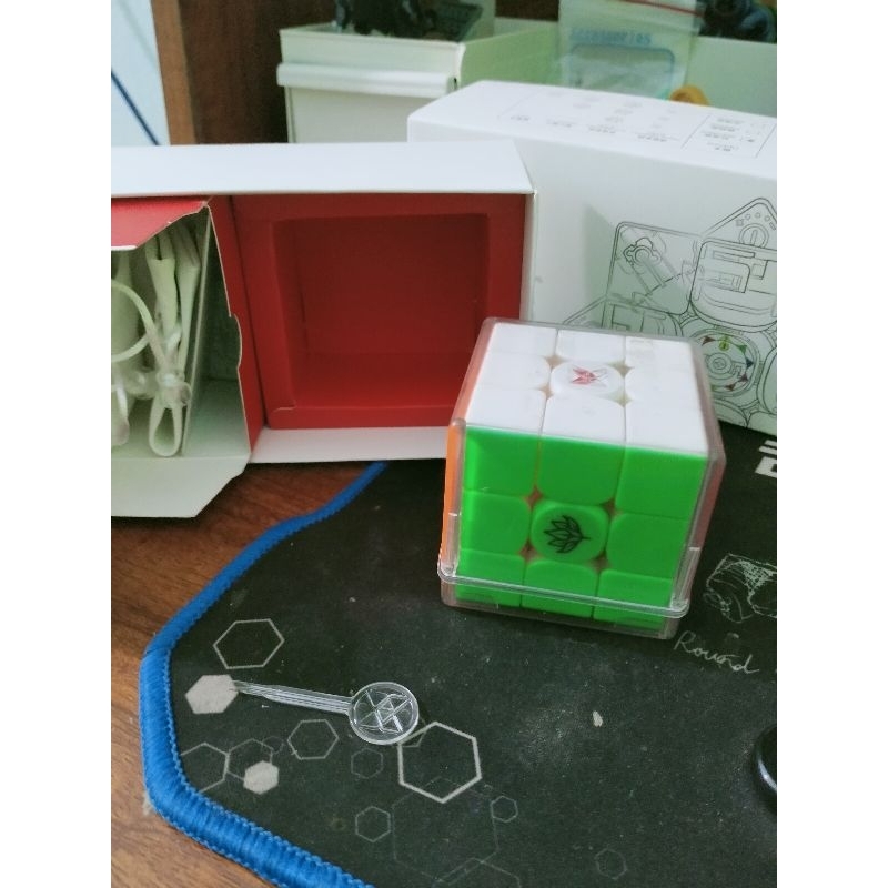 Combo 2 cube đến từ hãng qiyi, Xman tỏ v3 bản standard, và MP3.