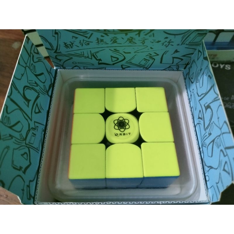 Combo 2 cube đến từ hãng qiyi, Xman tỏ v3 bản standard, và MP3.