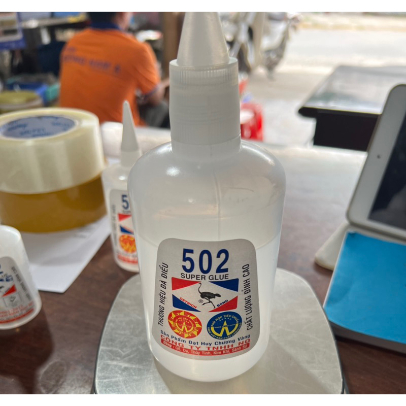 Keo Dán Đa Năng 502 ( Đà Điểu ) Chai 500ML.