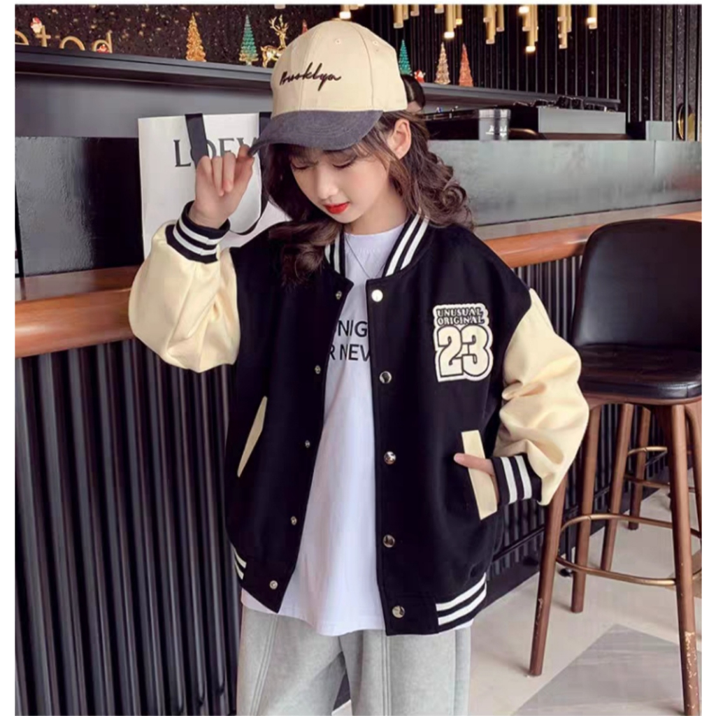 Áo khoác nỉ bomer bé gái 18-45kg mẫu thêu số 23. Chất liệu nỉ mềm mại, ấm áp. THU10