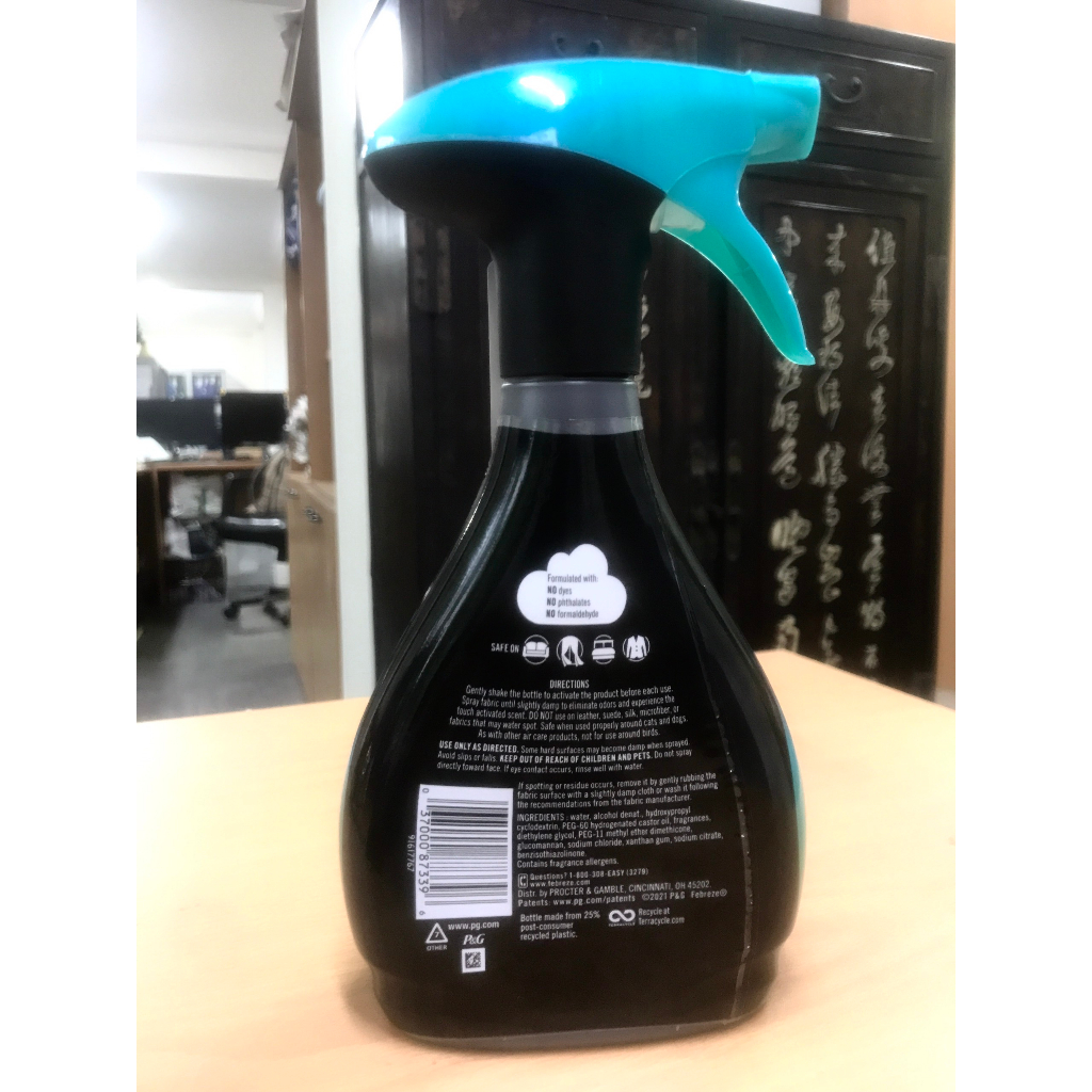 Xịt khử mùi quần áo Febreze Fabric 500ml