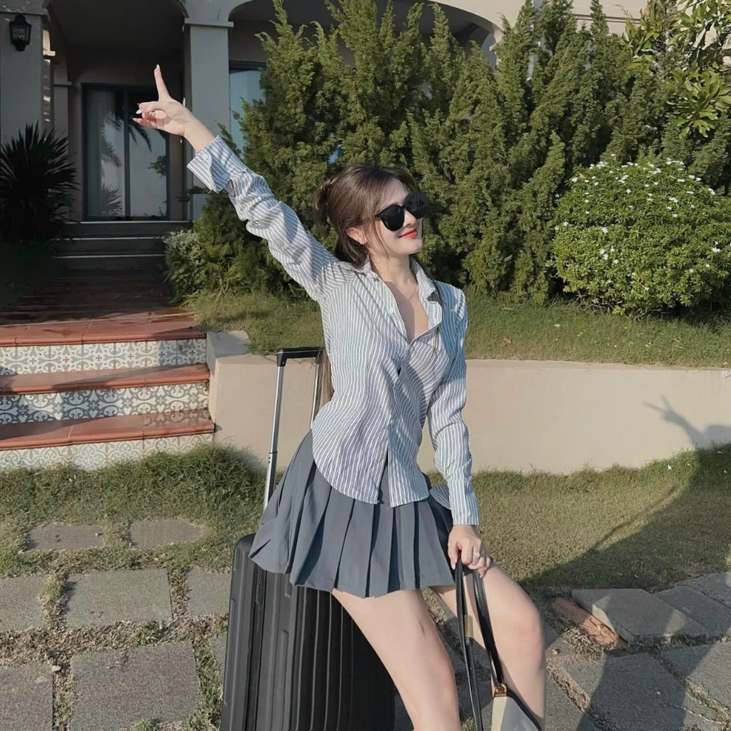 Set váy hot trend mẫu mới.set áo sơ mi kẻ sọc tay dài mix chân váy xòe xếp ly màu xám chanh sả dx