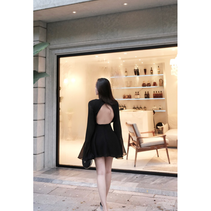 And Casually / Váy cổ tròn tay loe