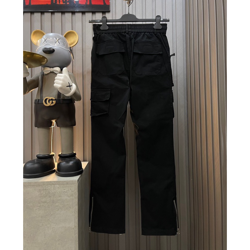 Chiếc Jogger DSQ2 ống xuông khoá zip