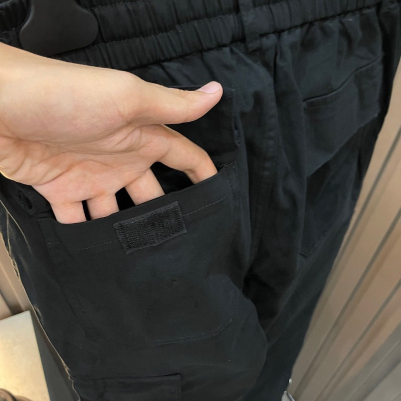 Chiếc Jogger DSQ2 ống xuông khoá zip