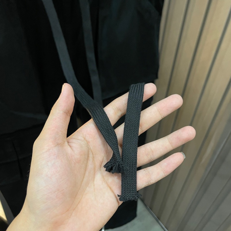 Chiếc Jogger DSQ2 ống xuông khoá zip