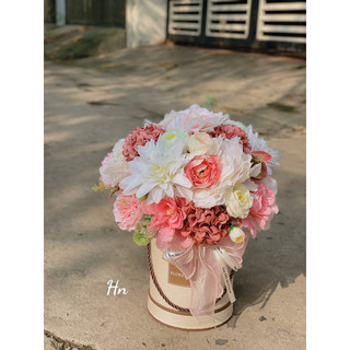 Hộp hoa lụa dáng tròn xinh xắn