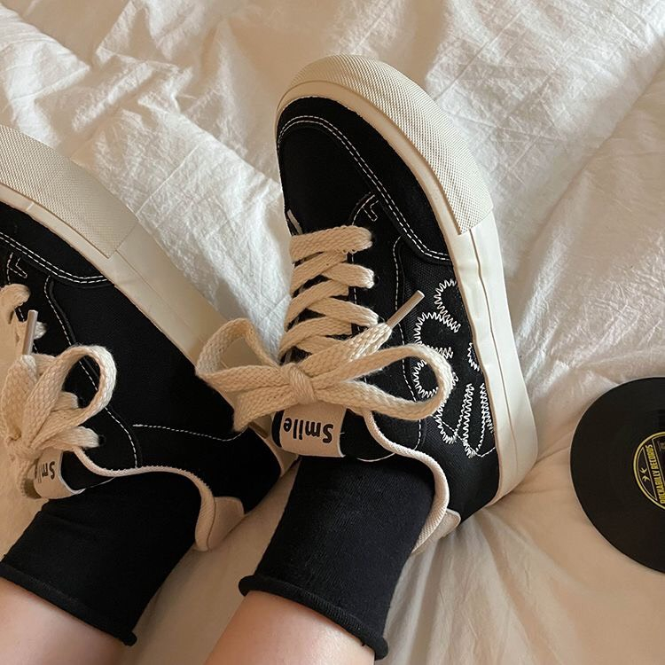 HÀNG SẴN Giày thể thao nữ sneaker nữ màu đen hình hoa đế bánh mì đơn giản basic phù hợp đi học đi chơi có size lớn