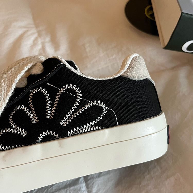 HÀNG SẴN Giày thể thao nữ sneaker nữ màu đen hình hoa đế bánh mì đơn giản basic phù hợp đi học đi chơi có size lớn