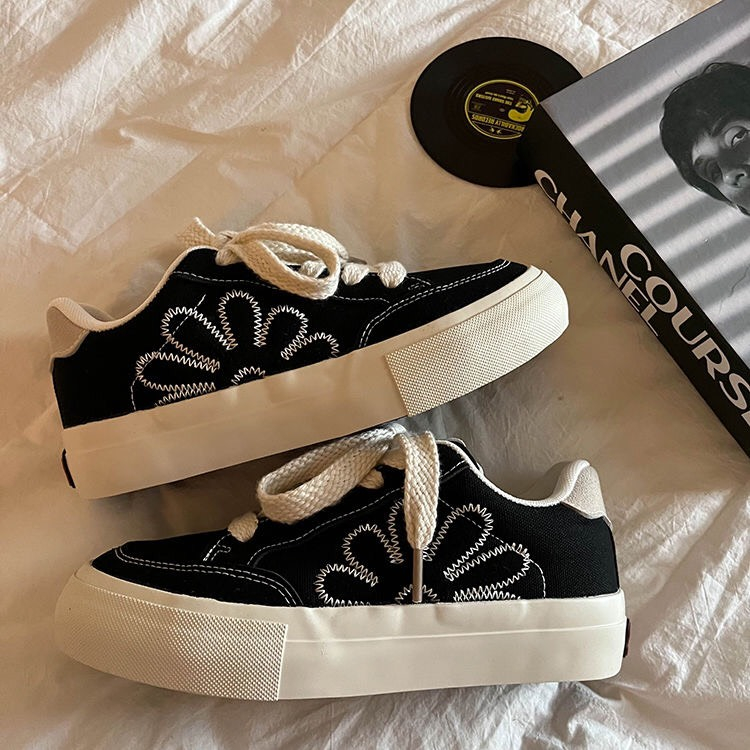 HÀNG SẴN Giày thể thao nữ sneaker nữ màu đen hình hoa đế bánh mì đơn giản basic phù hợp đi học đi chơi có size lớn