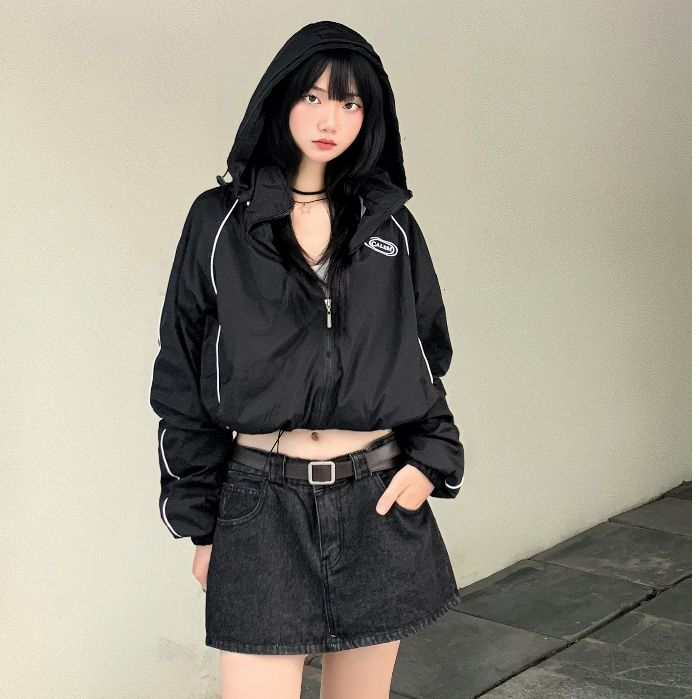 Áo Khoác Dù form croptop Phối Sọc chất liệu Dù Nhăn  dành cho nữ brand Calem.Club chính hãng