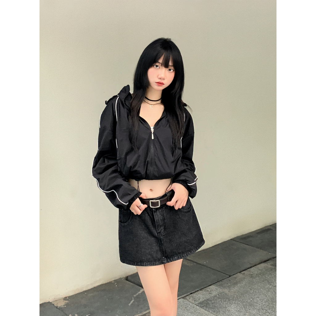 Áo Khoác Dù form croptop Phối Sọc chất liệu Dù Nhăn  dành cho nữ brand Calem.Club chính hãng