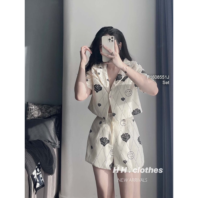 Set bộ kẻ hoa áo croptop cổ vest tay ngắn + quần short 0823 thaotranshop90 [kèm ảnh thật chụp sàn]