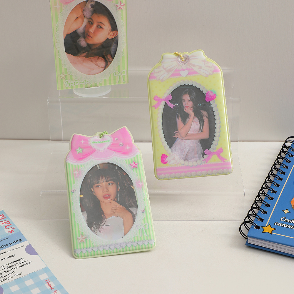 Card Holder PVC “Hisocute” Hình Nơ Xinh Xắn - Thẻ Đựng Ảnh Có Móc Khoá Treo Balo, Treo Lên Túi