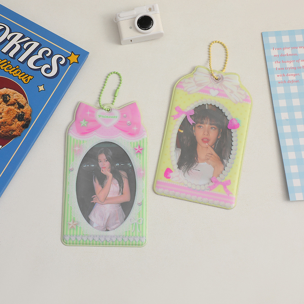 Card Holder PVC “Hisocute” Hình Nơ Xinh Xắn - Thẻ Đựng Ảnh Có Móc Khoá Treo Balo, Treo Lên Túi