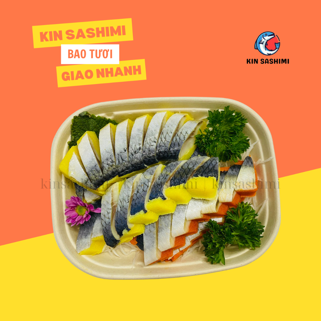 Sashimi Cá Trích Ép Trứng kèm nước chấm và đồ ăn kèm