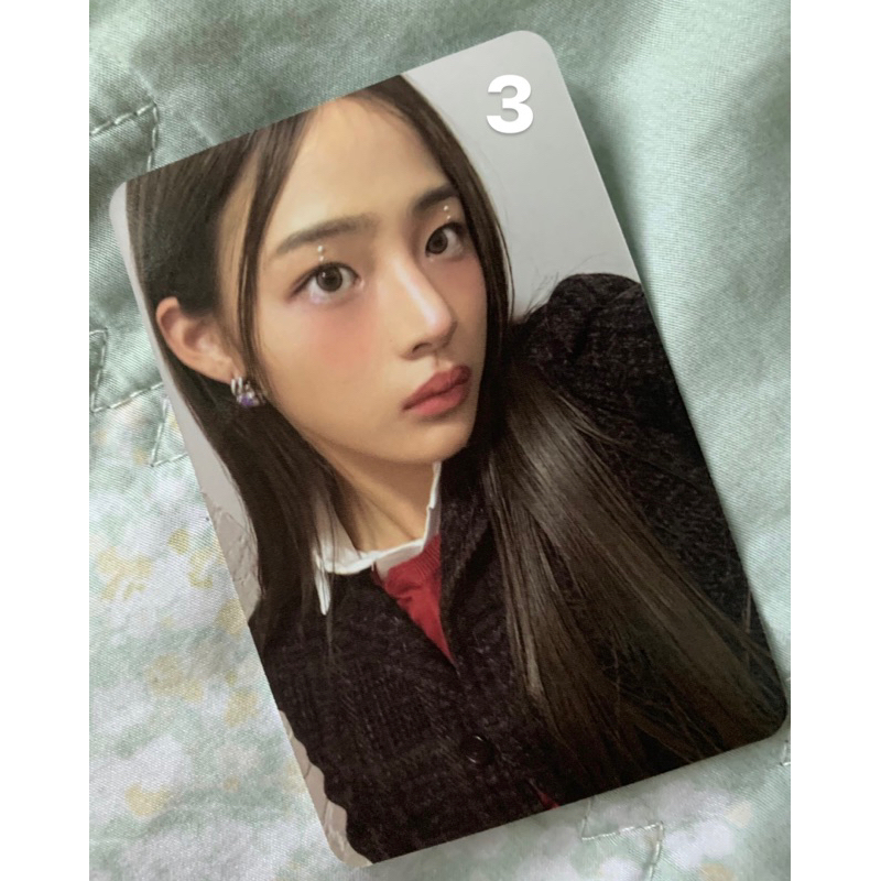CARD HANNI AND MINJI  omg, weverse