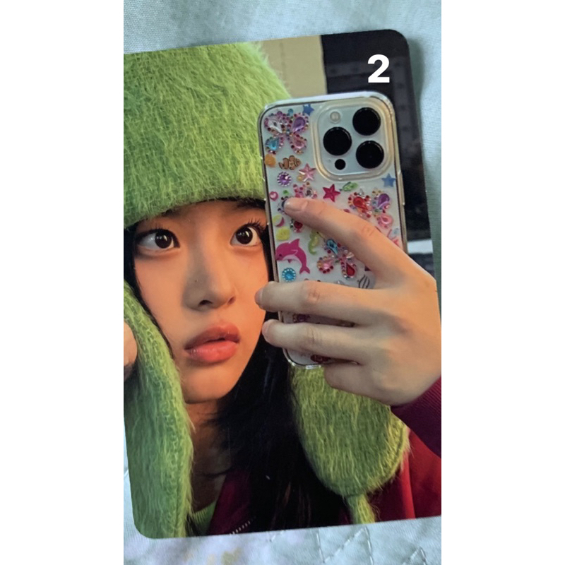 CARD HANNI AND MINJI  omg, weverse