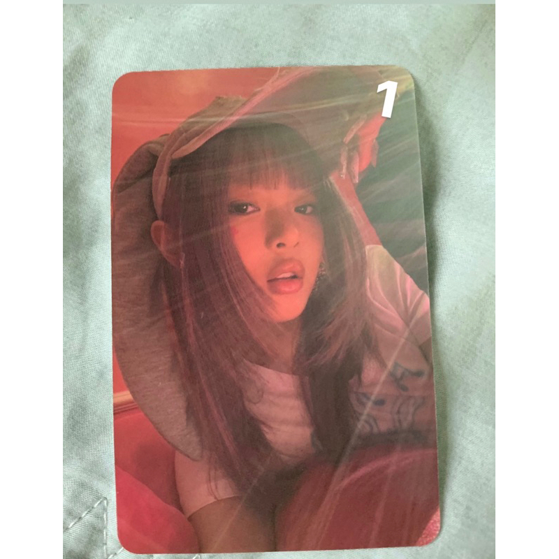 CARD HANNI AND MINJI  omg, weverse