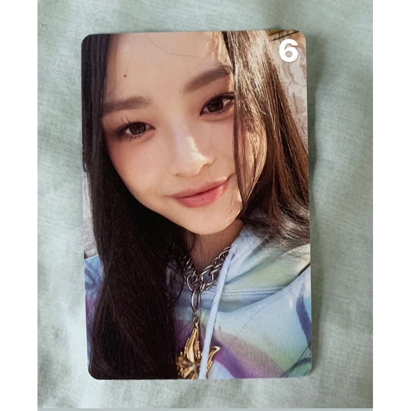 CARD HANNI AND MINJI  omg, weverse