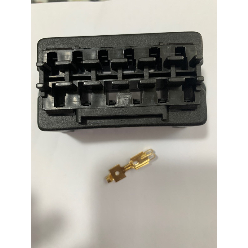 Hộp cầu chì 6 cầu chì ATO