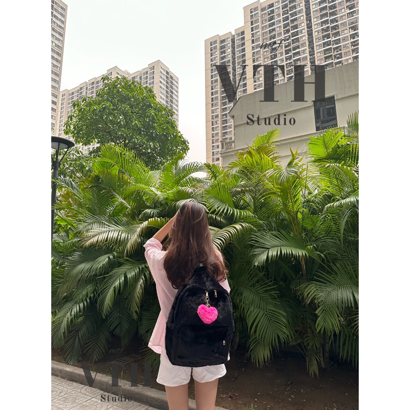 Balo lông đen tặng kèm móc khoá bất kì