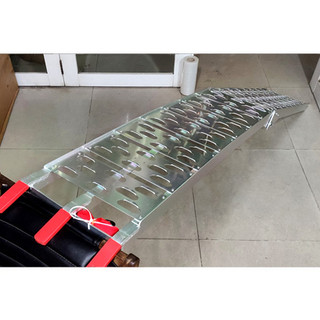 Thang dẫn xe máy lên bán tải (bắn rivets).