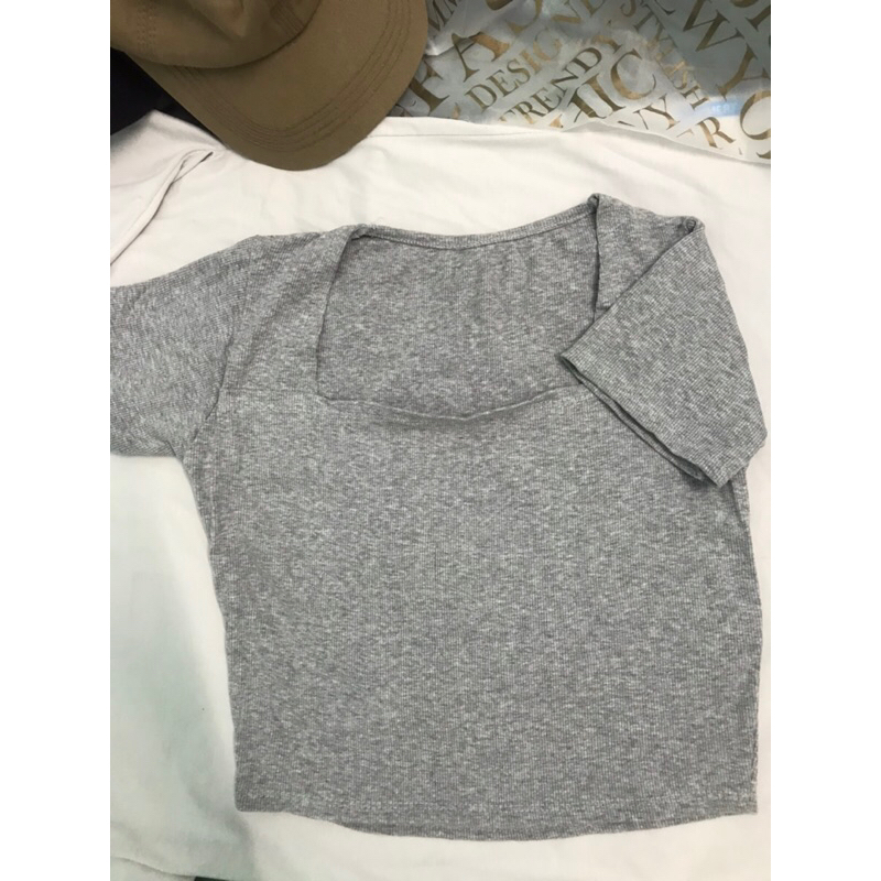 Pass áo croptop đồng giá