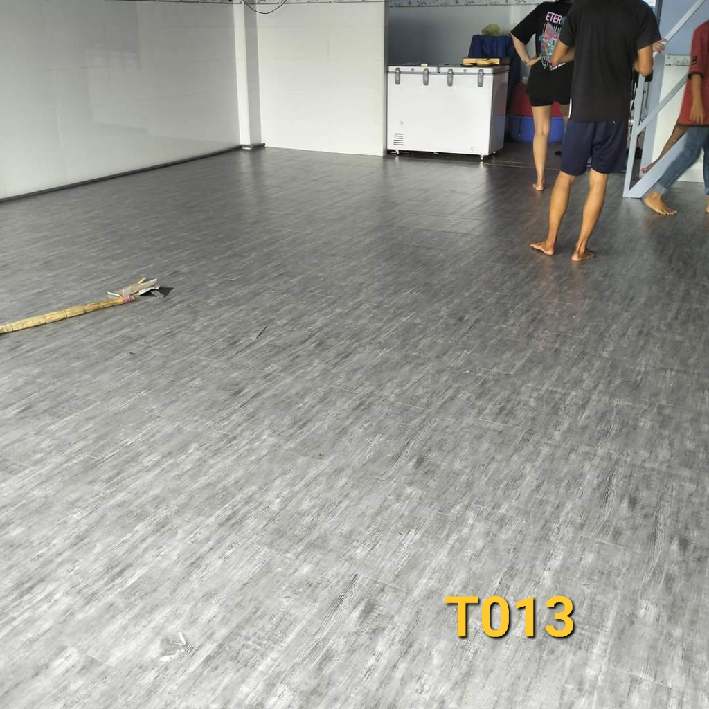 Combo 72 miếng sàn nhựa giả gỗ tự dán kích thước 91x15cm, bóc là dán