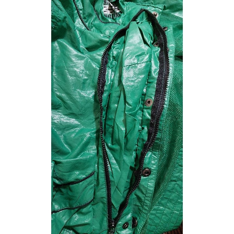 Áo khoác nam 6 size M màu xanh lá.