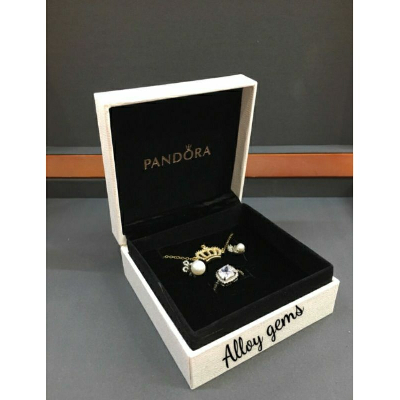 Hộp pandora trắng