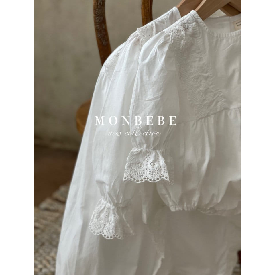 Suit dài tay Hàn Quốc hãng  Monbebe cho bé gái 8-10kg