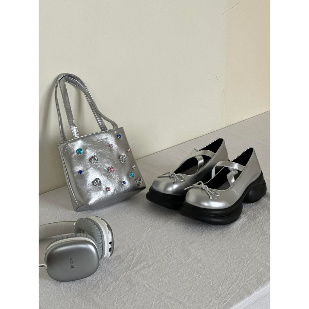 𝐁𝐥𝐚𝐮𝐞𝐁𝐥𝐮𝐦𝐞🦋 🫧✨ Silver  Pom Bag ✨🫧