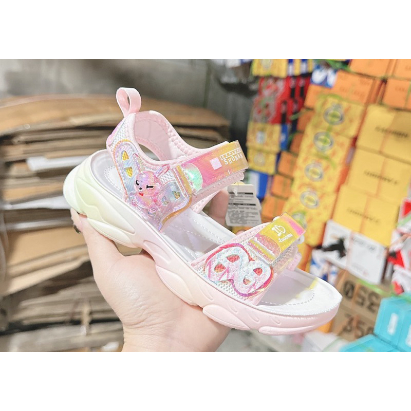 xăng đan bé gái siêu nhẹ( e còn 37)