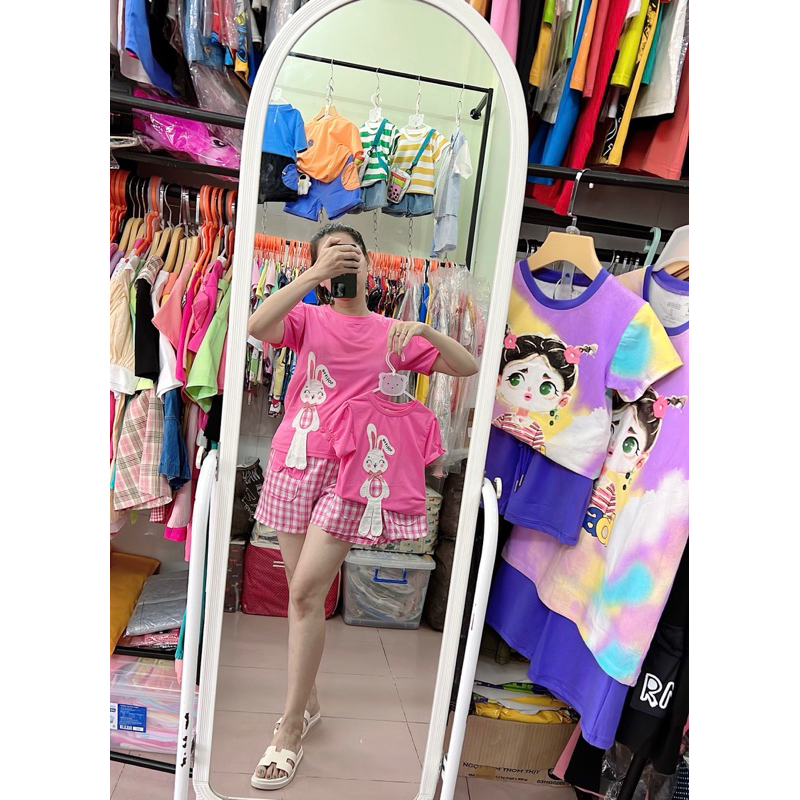 Bộ áo thun thêu thỏ phối quần caro bé gái