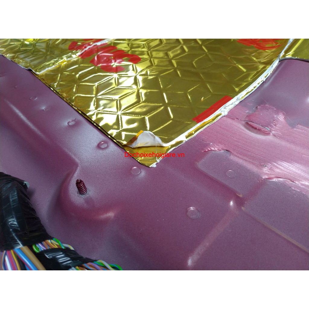 TẤM CÁCH ÂM Ô TÔ 3M VÀNG 2 LỚP. KT 800x470x3mm. Nặng 1600g. Keo Butyl nguyên chất, không mùi, chống cháy, chống nước