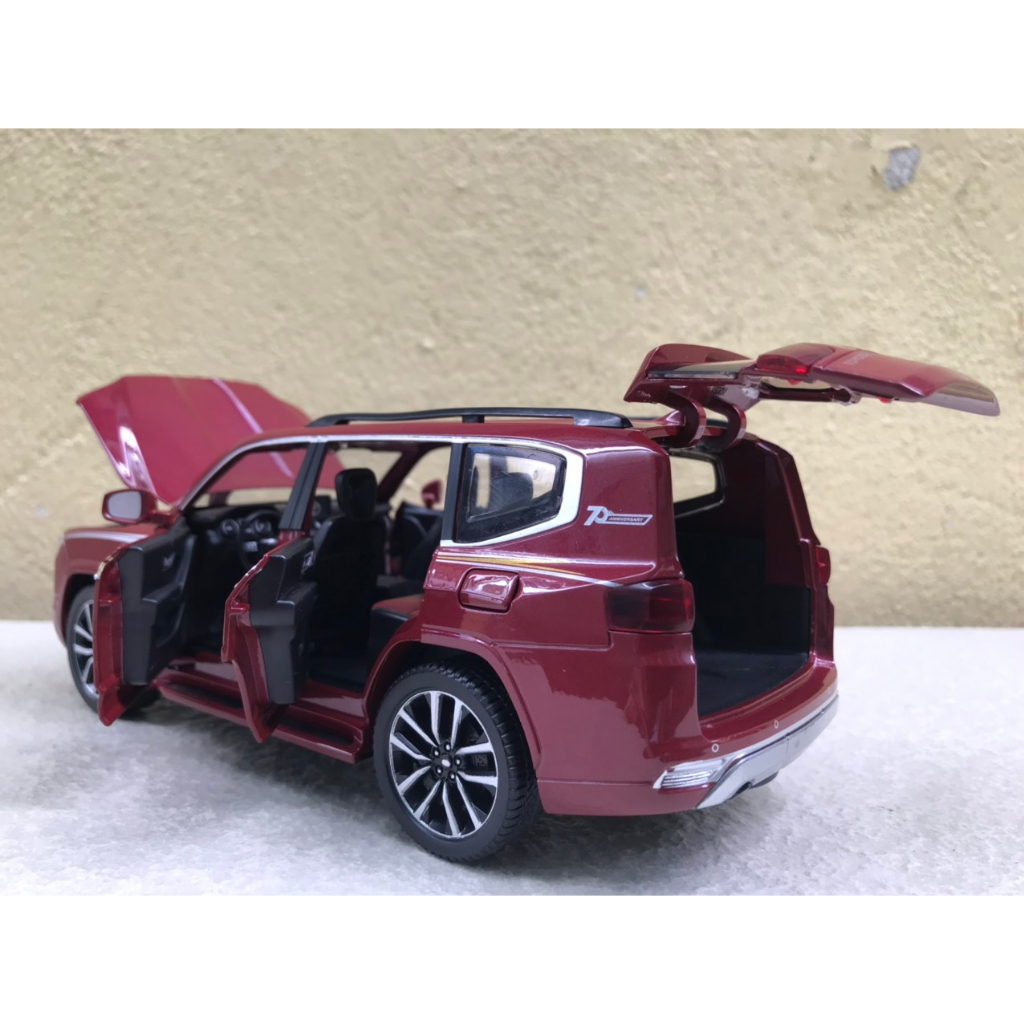 Mô hình xe TOYOTA land Cruiser LC300 2024 1:24