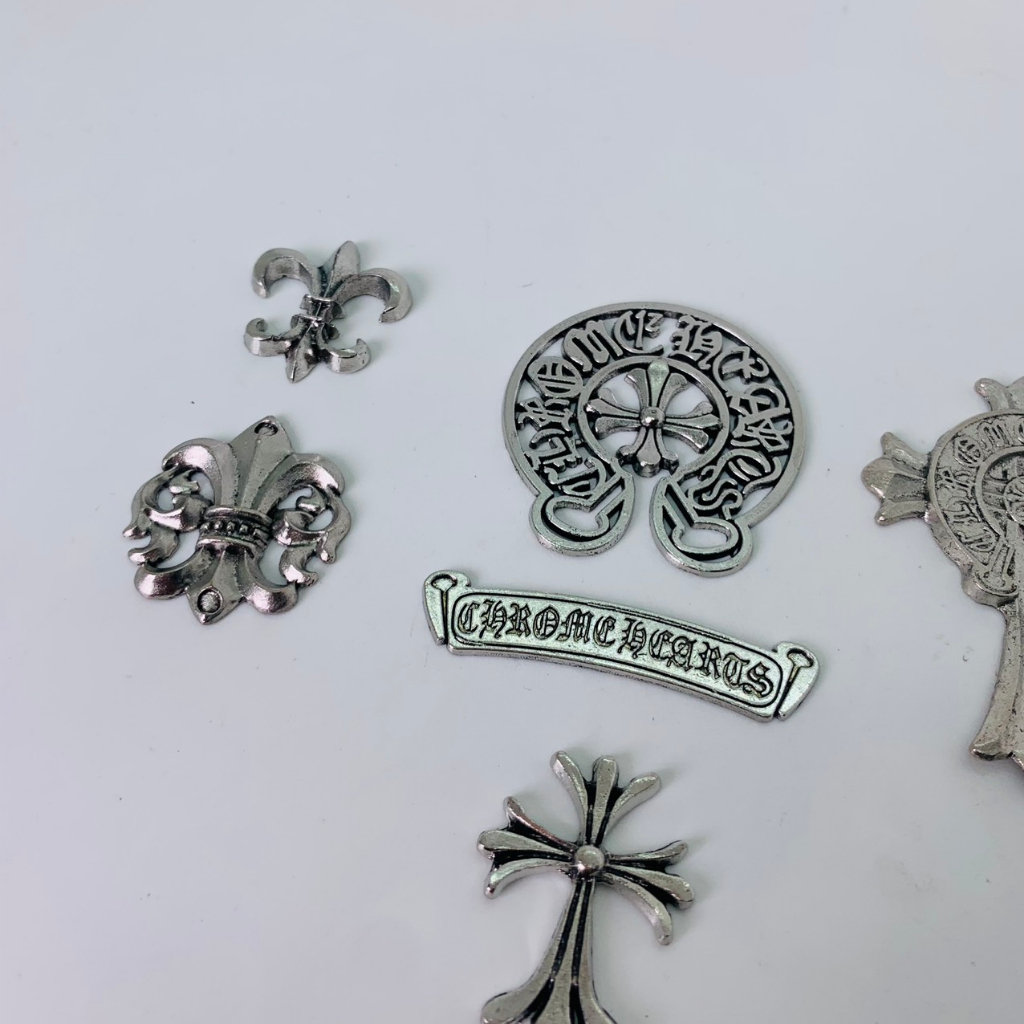 Logo Chrome Heart các loại chuyên dùng để dán điện thoại, balo, quần áo.