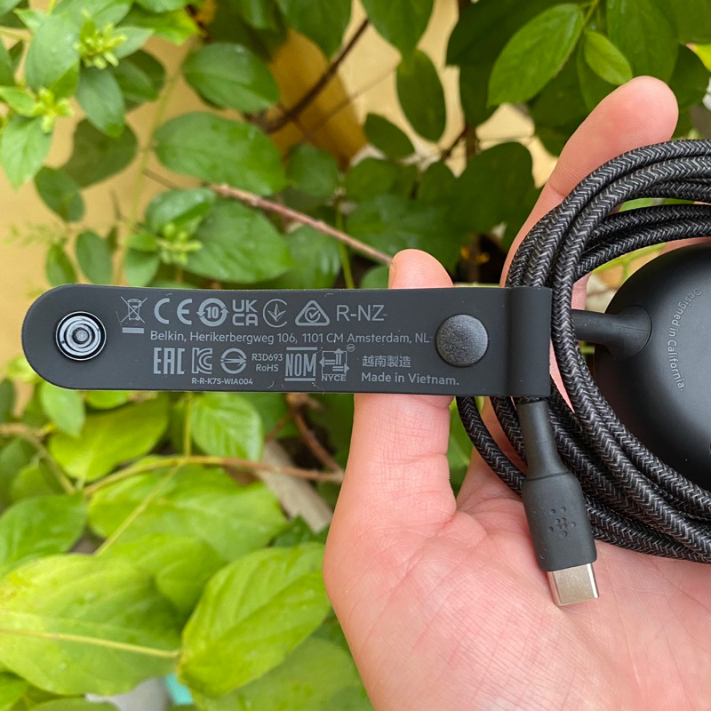 Sạc Không Dây Belkin Boost Charge Từ Tính Hút Lưng 15W