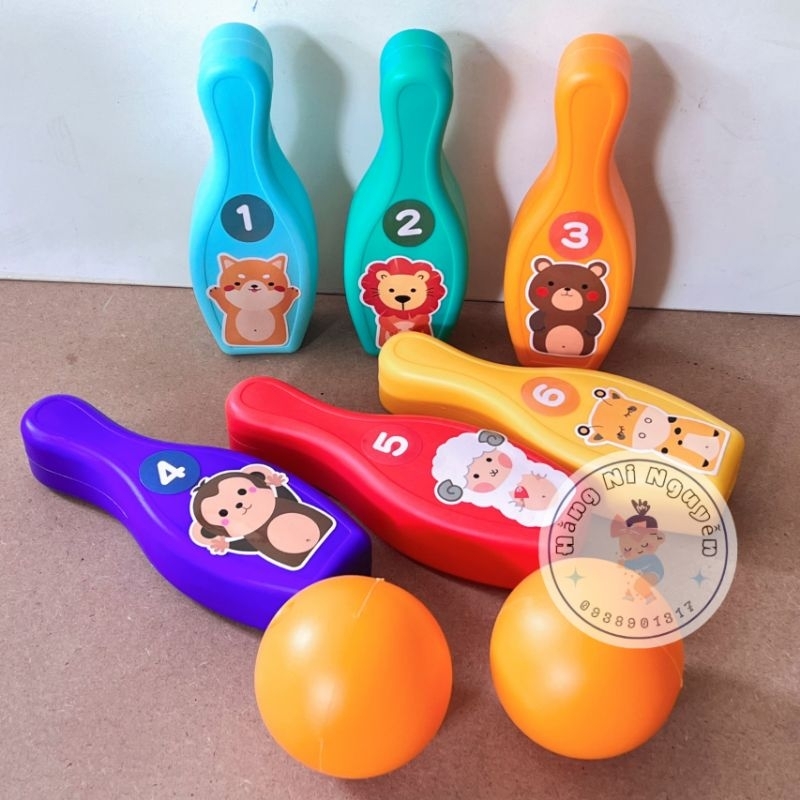 Bộ Bowling bằng nhựa 6 chày, 2 quả bóng cho bé kèm decal dán số và hình