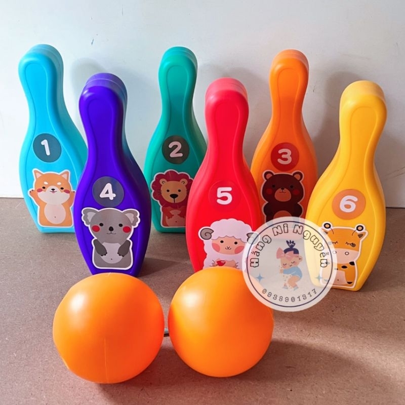 Bộ Bowling bằng nhựa 6 chày, 2 quả bóng cho bé kèm decal dán số và hình