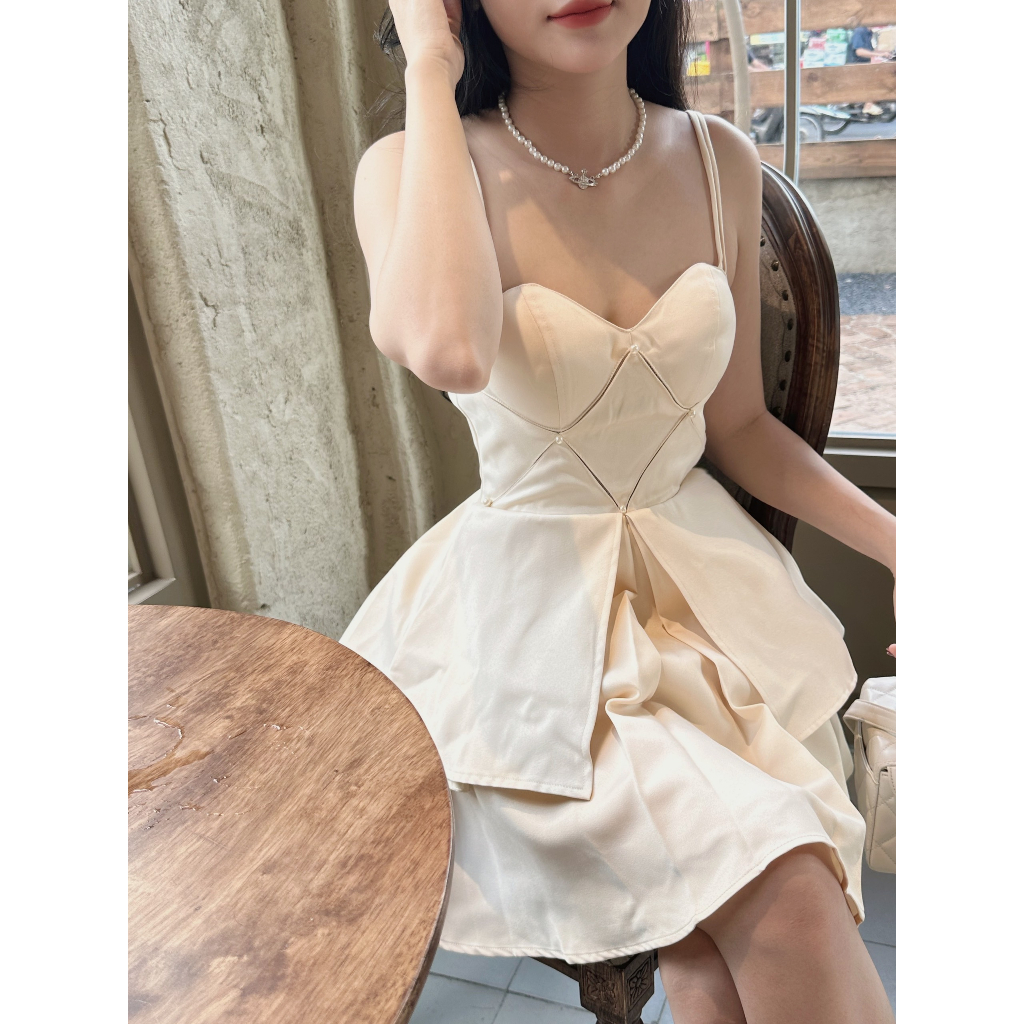 ĐẦM 2 DÂY KEM CUT OUT PEPLUM XẺ TÀ TẦNG