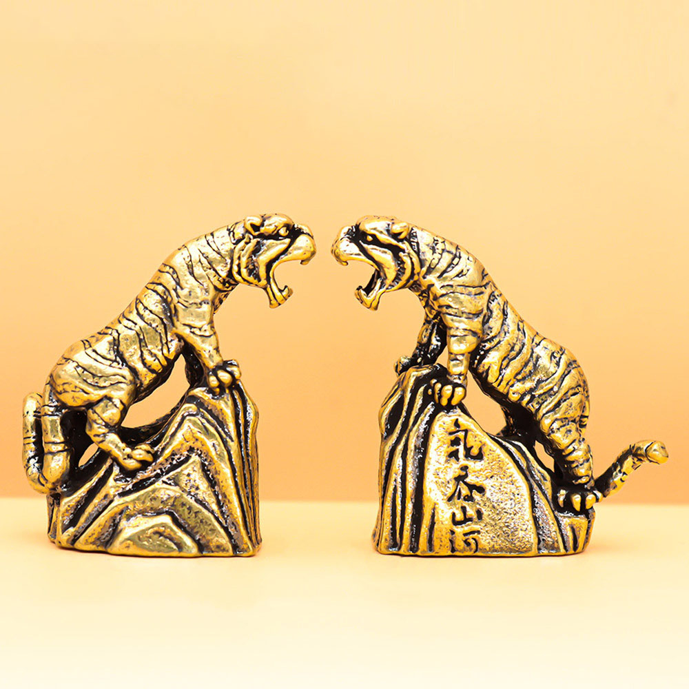 Vật phẩm trưng bày bằng đồng hình hổ gầm Kích thước 45 x 46mm Nặng 63g - May mắn bền đẹp