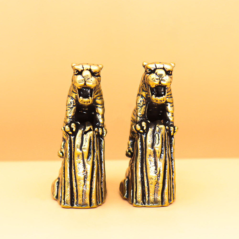 Vật phẩm trưng bày bằng đồng hình hổ gầm Kích thước 45 x 46mm Nặng 63g - May mắn bền đẹp