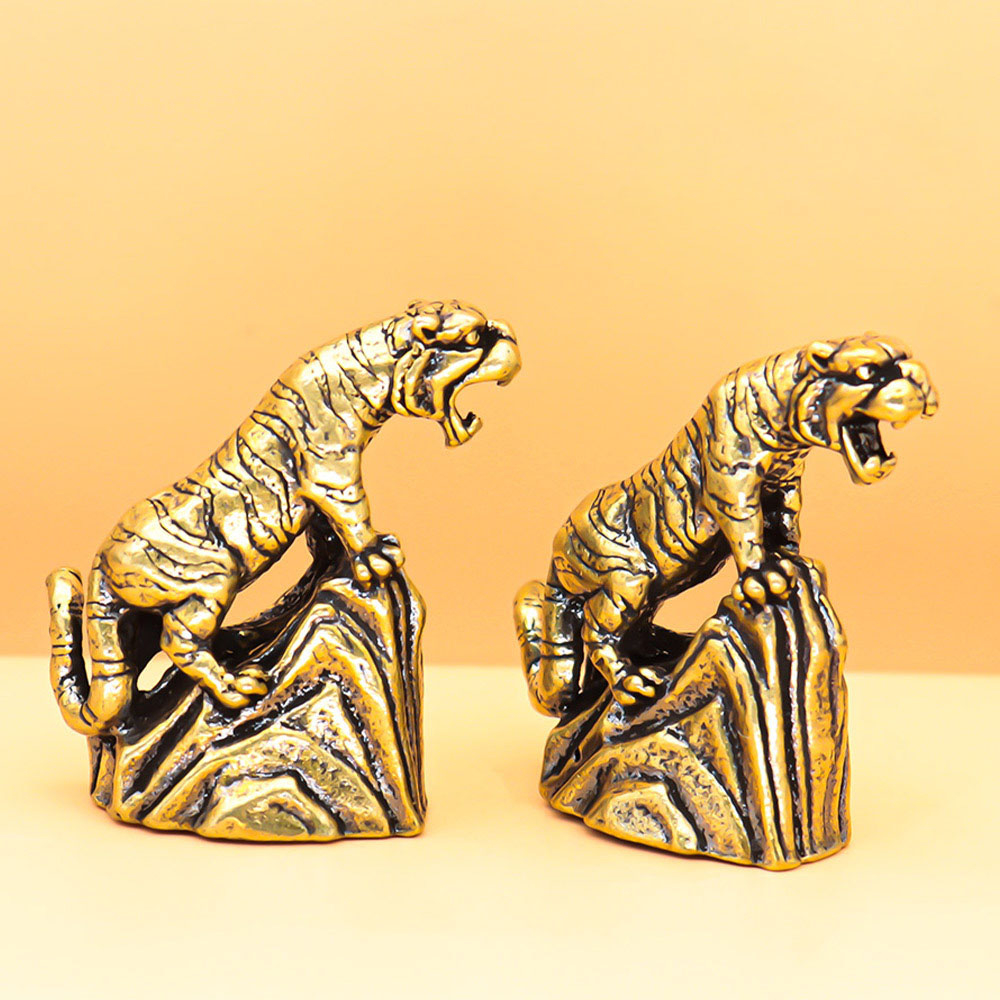 Vật phẩm trưng bày bằng đồng hình hổ gầm Kích thước 45 x 46mm Nặng 63g - May mắn bền đẹp