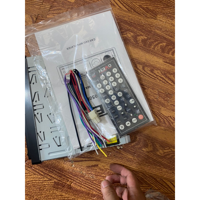 Đầu dvd nghe nhạc ô tô kích thước 1din , đầu có bluetooth , đủ remote và khiển